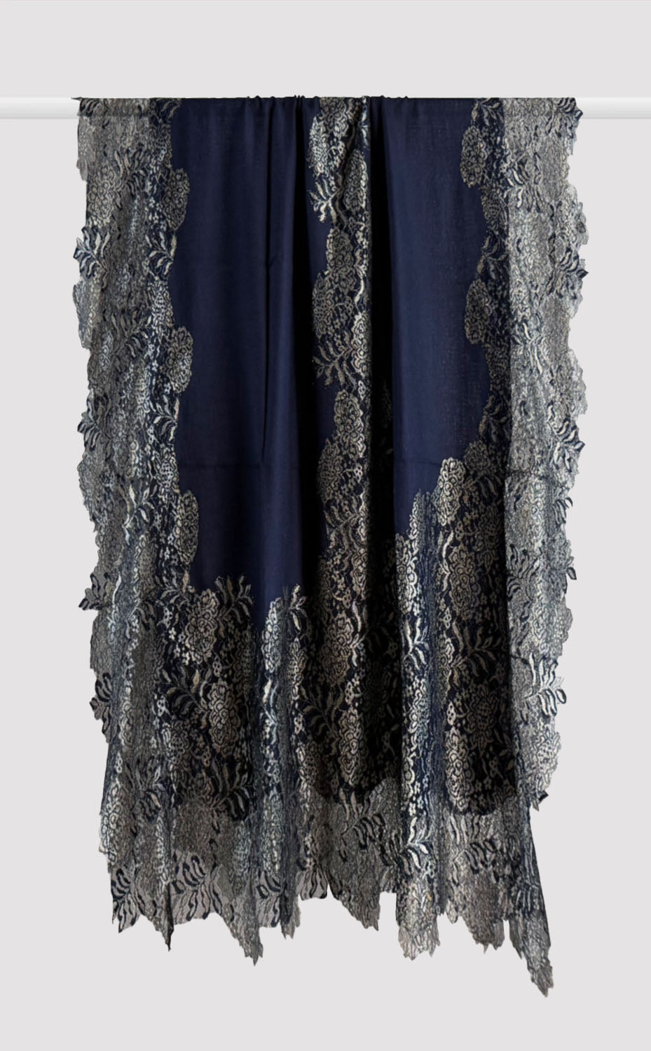 Sapphire Zari Chantilly