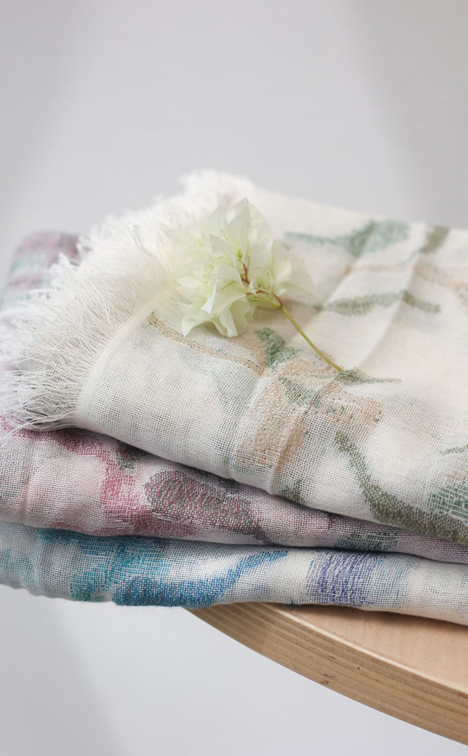 Magnolia Olive Stole